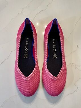 Like new Rothys Birdseye round toe ballet flat in pink Raspberry size 9